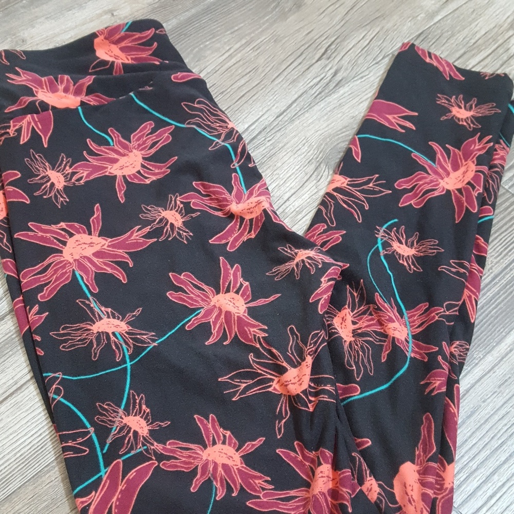 NWOT Lularoe Leggings One Size